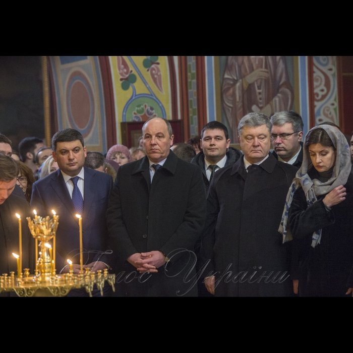20 лютого 2018 Голова ВР Андрій Парубій, Президент України Петро Порошенко, Прем’єр-міністр Володимир Гройсман, Голова Української православної церкви Київського патріархату, Патріарх Київський і всієї Руси-України Філарет під час молебню за загиблими Героями Небесної Сотні в Михайлівському соборі.